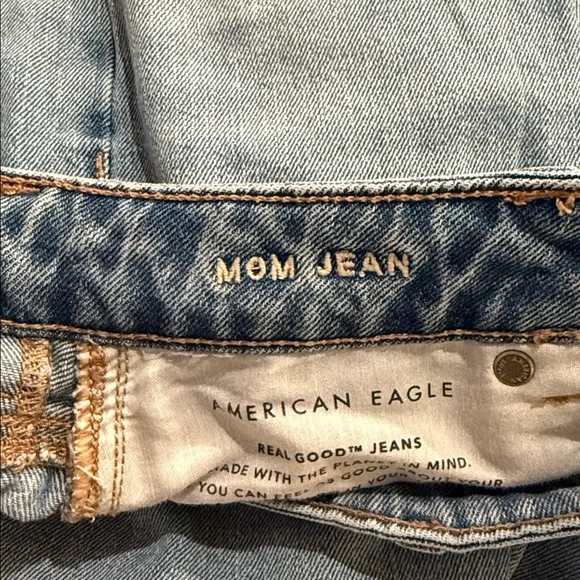 American Eagle Outfitters High Rise Mom Jean 0 Short Light Wash Distressed - Picture 11 of 12